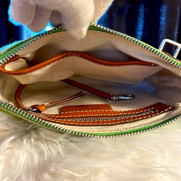 Michael Kors Women Purse in Green - Picture 13 of 13